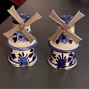 Vintage Holland Delft Hand Painted Blue White Windmill Salt And Pepper Shakers